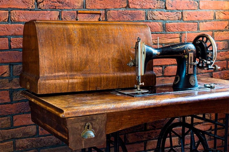 "Забуті" швейні машинки: історія та переваги
