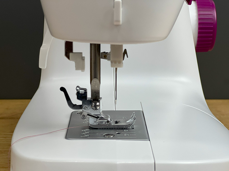 Огляд швейної машини Necchi K132A